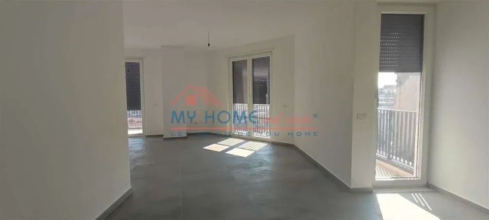 Tirane, jepet me qera zyre Kati 5, 220 m² 2.500 € (Rruga Ali Begeja)