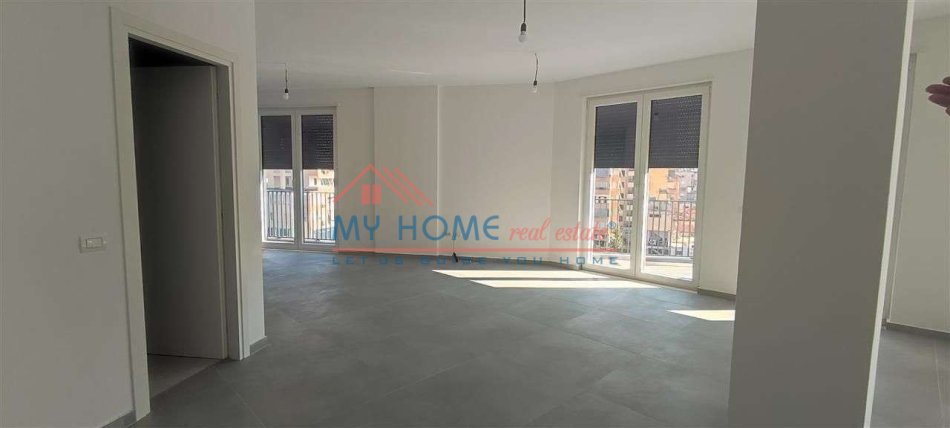 Tirane, jepet me qera zyre Kati 5, 220 m² 2.500 € (Rruga Ali Begeja)