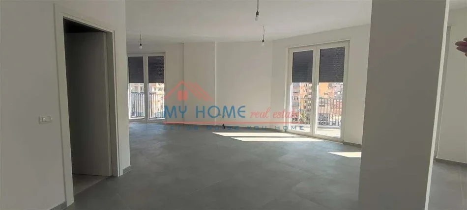 Tirane, jepet me qera zyre Kati 5, 220 m² 2.500 € (Rruga Ali Begeja)