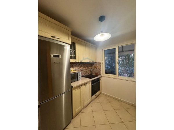 Tirane, jepet me qera apartament 2+1 Kati 3, 80 m² 700 € (Rruga e Durresit)