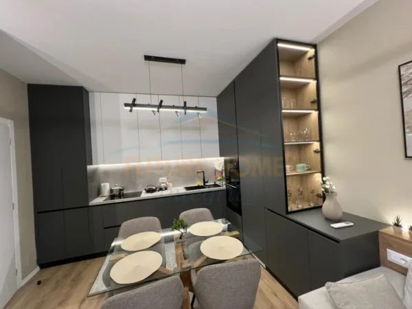 Tirane, jepet me qera apartament 2+1 Kati 6, 67 m² 615 € (Rezidenca Erli, Porcelan)