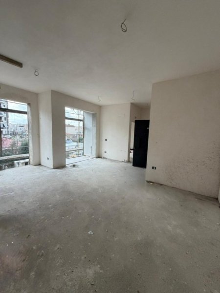 Tirane, shitet apartament 1+1+Ballkon Kati 1, 69 m² 125.600 € (Fusha e Aviacionit)