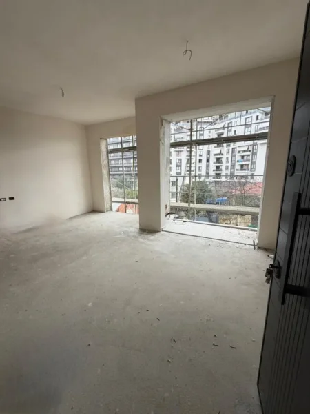 Tirane, shitet apartament 1+1+Ballkon Kati 1, 69 m² 125.600 € (Fusha e Aviacionit)