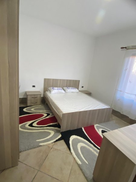Tirane, jepet me qera apartament 1+1+Ballkon Kati 1, 55 m² 350 € (Selitë e Vogël)