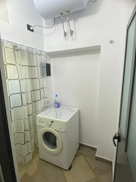 Tirane, jepet me qera apartament 1+1+Ballkon Kati 1, 55 m² 350 € (Selitë e Vogël)