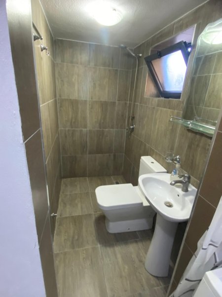 Tirane, jepet me qera apartament 1+1+Ballkon Kati 1, 55 m² 350 € (Selitë e Vogël)
