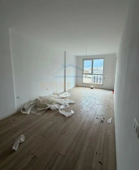 Tirane, shitet apartament 1+1 Kati 5, 74 m² 176.000 € (Stacioni i trenit)