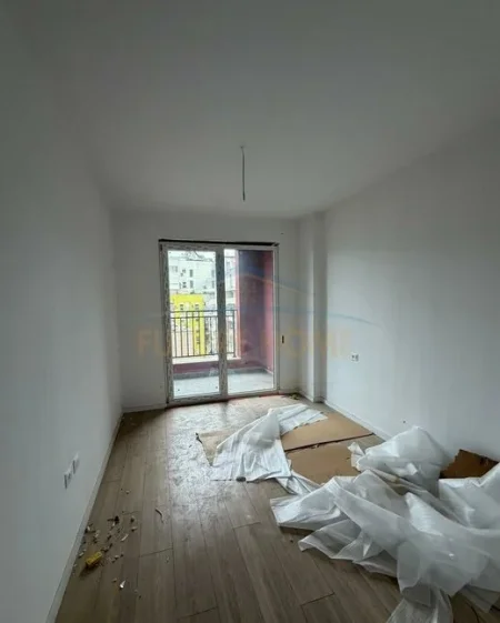 Tirane, shitet apartament 1+1 Kati 5, 74 m² 176.000 € (Stacioni i trenit)