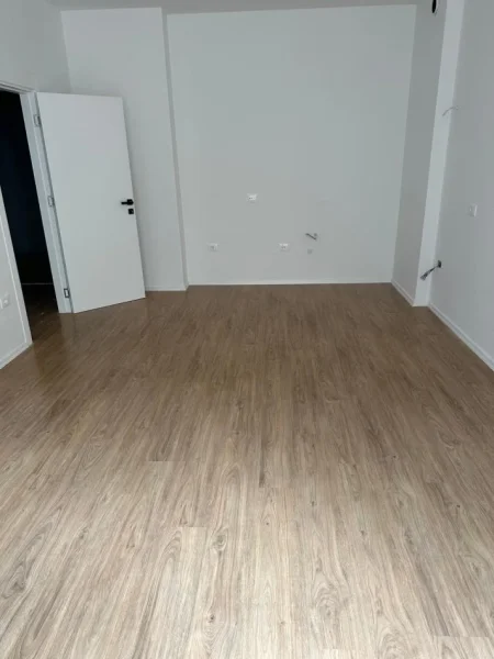 Tirane, jepet me qera 1+1 Kati 1, 70 m² 550 € (Jordan Misja)