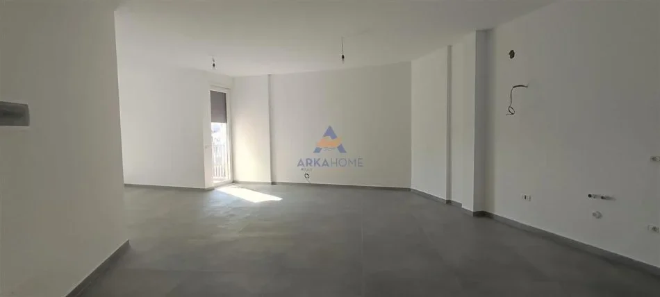 Tirane, jepet me qera ambjent biznesi Kati 5, 220 m² 2.500 € 