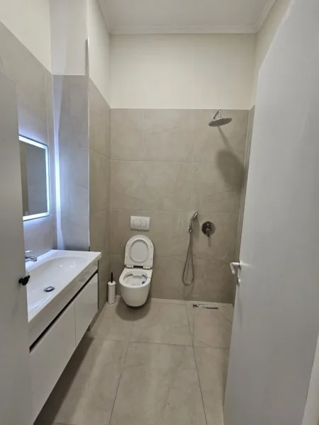 Tirane, shitet apartament Kati 1, 110 m² 210.000 € (Rruga e Freskut)