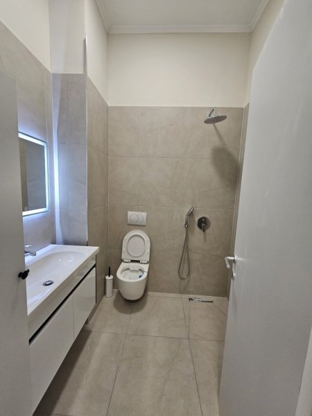 Tirane, shitet apartament Kati 1, 110 m² 210.000 € (Rruga e Freskut)