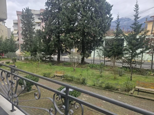 Tirane, shitet apartament Kati 1, 110 m² 210.000 € (Rruga e Freskut)