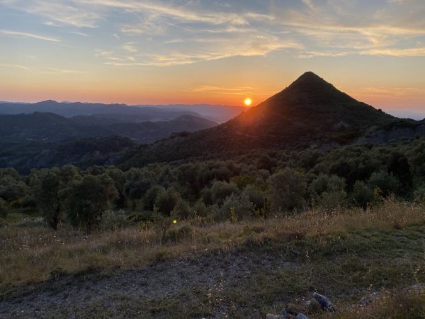 Tirane, shitet toke , 4.000 m² 300.000 € (petrele)