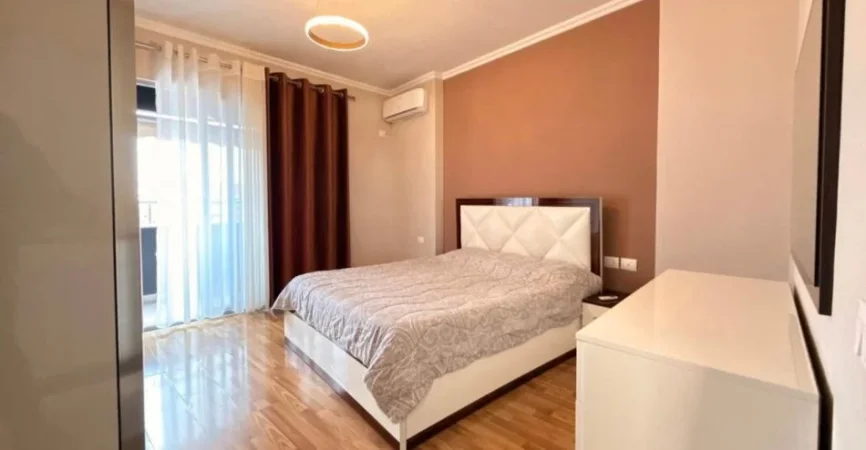 Tirane, jepet me qera apartament 2+1 Kati 7, 112 m² 650 € 