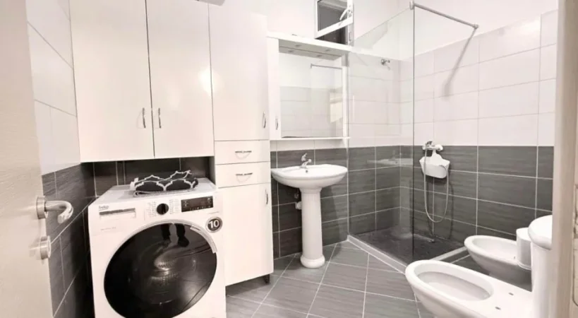 Tirane, jepet me qera apartament 2+1 Kati 7, 112 m² 650 € 