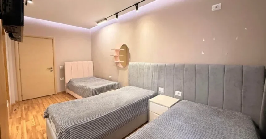 Tirane, jepet me qera apartament 2+1 Kati 7, 112 m² 650 € 