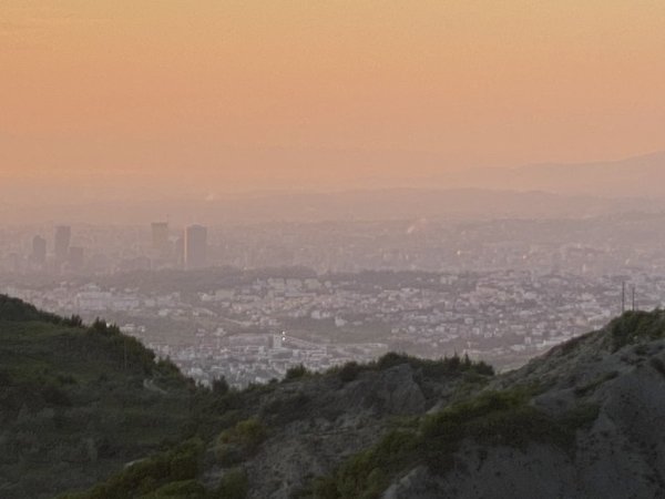 Tirane, shitet toke , 4.000 m² 300.000 € (petrele)