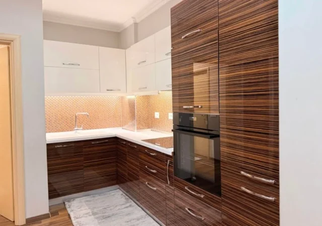 Tirane, jepet me qera apartament 2+1 Kati 7, 112 m² 650 € 