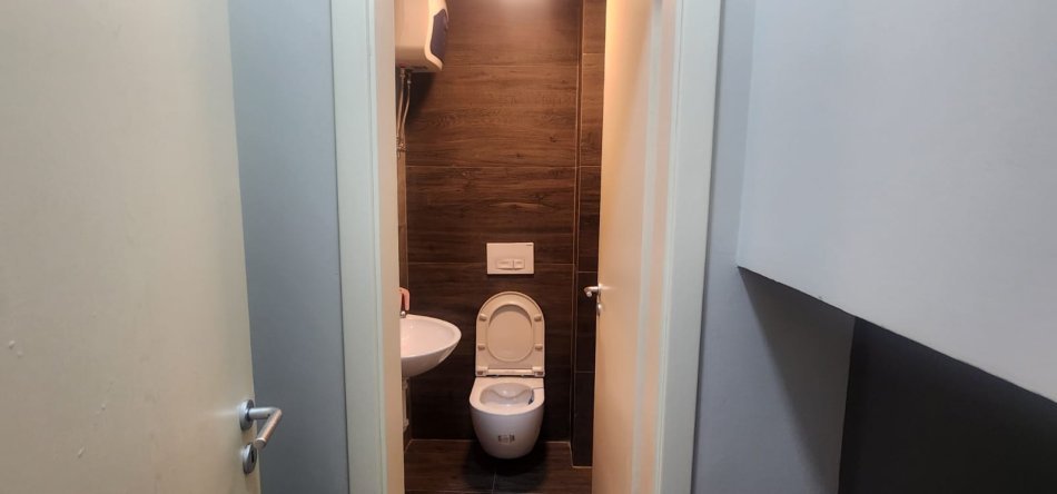 Tirane, shitet ambjent biznesi Kati 0, 29 m² 220.000 € (Rruga e Barrikadave)