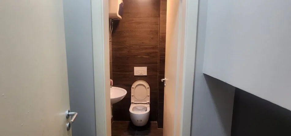 Tirane, shitet ambjent biznesi Kati 0, 29 m² 220.000 € (Rruga e Barrikadave)