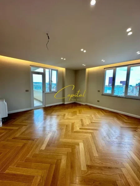 Tirane, jepet me qera ambjent biznesi Kati 10, 145 m² 1.500 € (ISH EKSPOZITA)