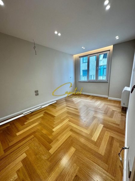 Tirane, jepet me qera ambjent biznesi Kati 10, 145 m² 1.500 € (ISH EKSPOZITA)