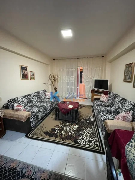 Tirane, shes apartament 2+1+Ballkon Kati 1, 106 m² 255.000 € (Sheshi Wilson, shkolla Deshmoret e Lirise)