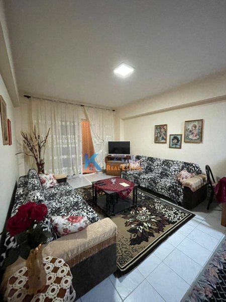 Tirane, shes apartament 2+1+Ballkon Kati 1, 106 m² 255.000 € (Sheshi Wilson, shkolla Deshmoret e Lirise)