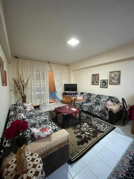 Tirane, shes apartament 2+1+Ballkon Kati 1, 106 m² 255.000 € (Sheshi Wilson, shkolla Deshmoret e Lirise)