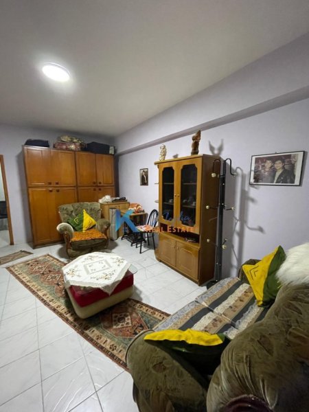 Tirane, shes apartament 2+1+Ballkon Kati 1, 106 m² 255.000 € (Sheshi Wilson, shkolla Deshmoret e Lirise)
