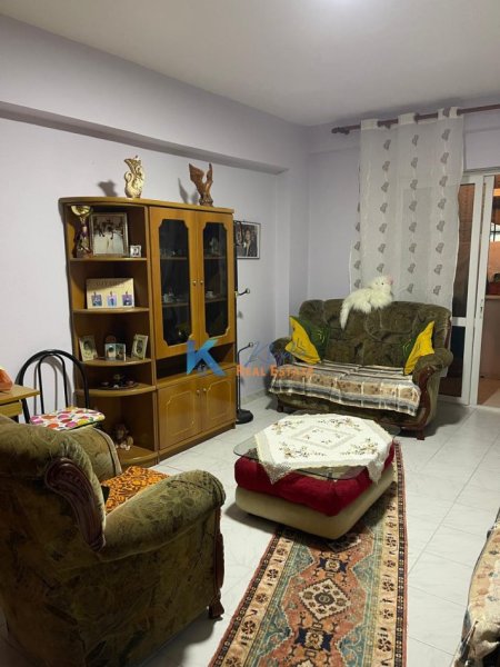Tirane, shes apartament 2+1+Ballkon Kati 1, 106 m² 255.000 € (Sheshi Wilson, shkolla Deshmoret e Lirise)