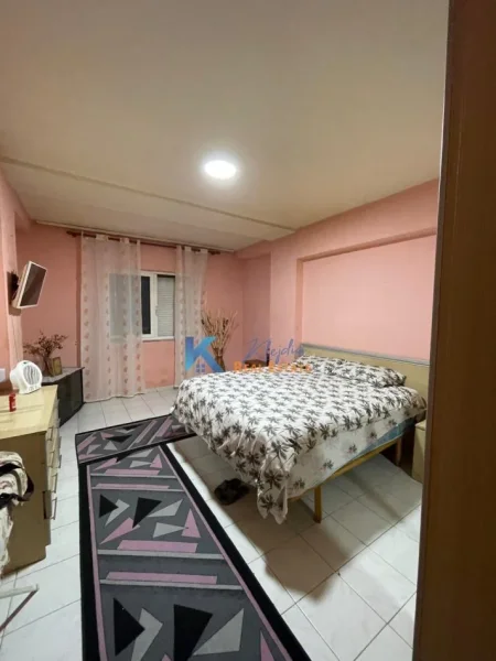 Tirane, shes apartament 2+1+Ballkon Kati 1, 106 m² 255.000 € (Sheshi Wilson, shkolla Deshmoret e Lirise)