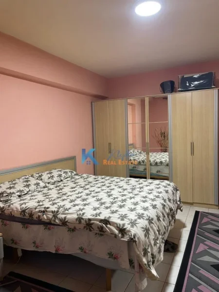 Tirane, shes apartament 2+1+Ballkon Kati 1, 106 m² 255.000 € (Sheshi Wilson, shkolla Deshmoret e Lirise)