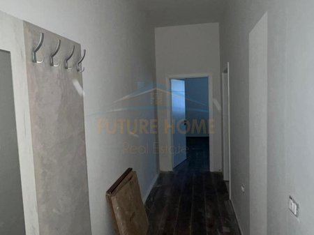 Tirane, shitet apartament 1+1 Kati 1, 79 m² 98.000 € (Rruga e Dajtit)