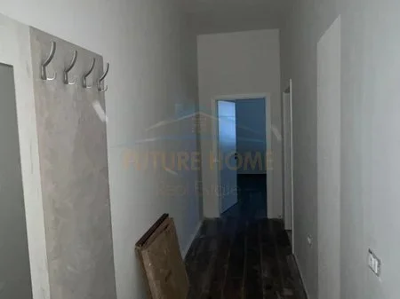 Tirane, shitet apartament 1+1 Kati 1, 79 m² 98.000 € (Rruga e Dajtit)
