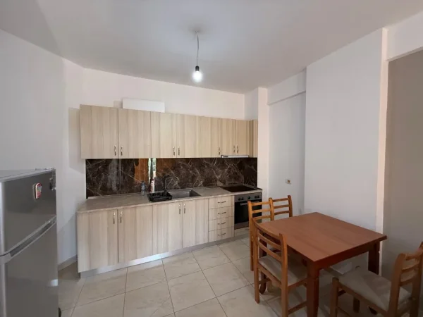 Jepet Hyrje 1+1 me Qira ne Astir (tek Fratari),  380 €URO