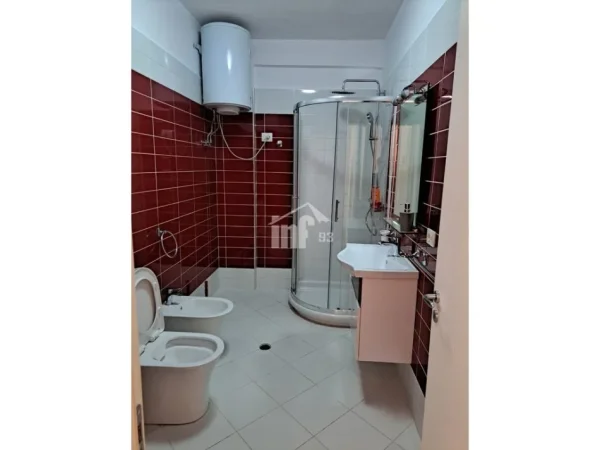 Tirane, jepet me qera apartament Dublex , 108 m² 1.100 € (REZIDENCA “KODRA E DIELLIT”)