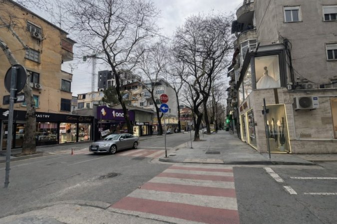 Tirane, jepet me qera ambjent biznesi Kati 0, 200 m², 500.000 leke te reja/muaj (rruga reshit collaku)