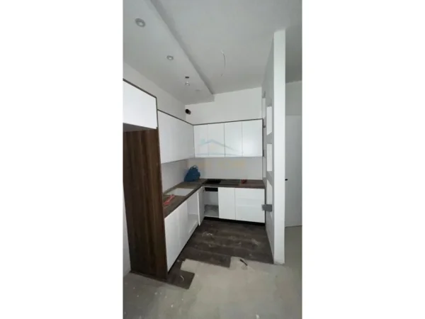 Tirane, shitet apartament 1+1 Kati 1, 52 m² 65.400 € (FRESKU)