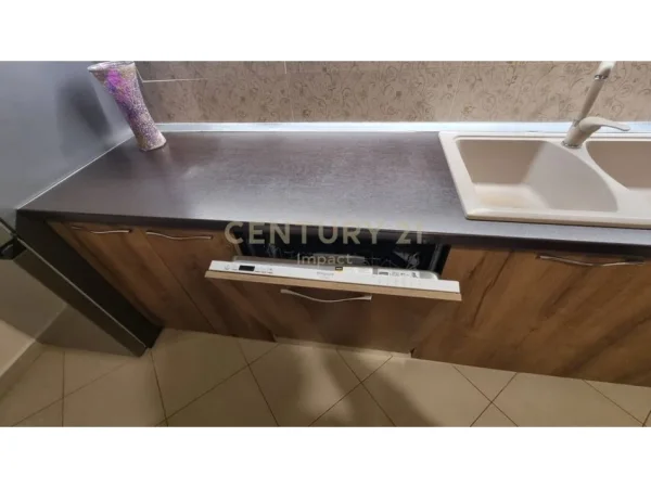 Tirane, jepet me qera apartament 1+1+Ballkon , 92 m² 500 € 