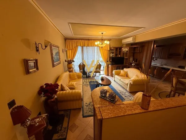 Tirane, jepet me qera apartament 2+1+Ballkon Kati 5, 110 m² 1.500 € (ISH BLLOK)