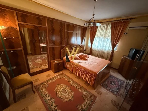 Tirane, jepet me qera apartament 2+1+Ballkon Kati 5, 110 m² 1.500 € (ISH BLLOK)