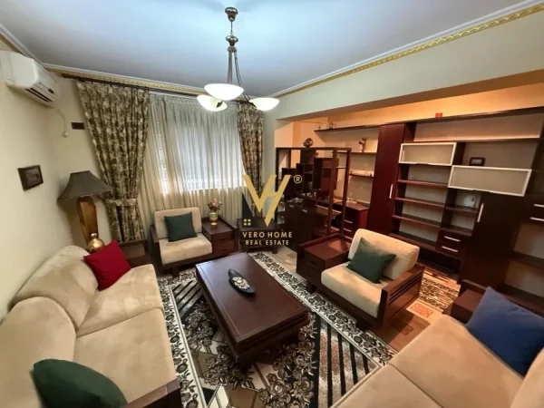 Tirane, jepet me qera apartament 2+1+Ballkon Kati 5, 110 m² 1.500 € (ISH BLLOK)