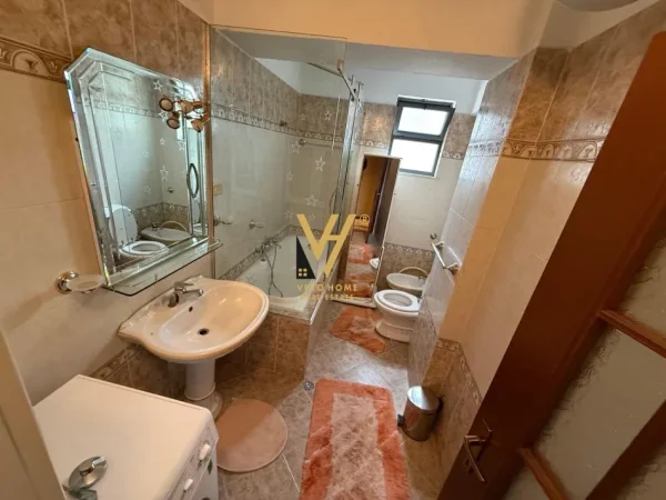 Tirane, jepet me qera apartament 2+1+Ballkon Kati 5, 110 m² 1.500 € (ISH BLLOK)