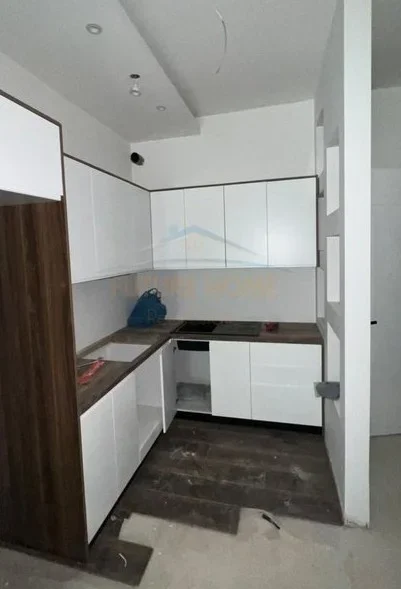 Tirane, shitet apartament 1+1 Kati 2, 53 m² 65.400 € (auto kalaja)