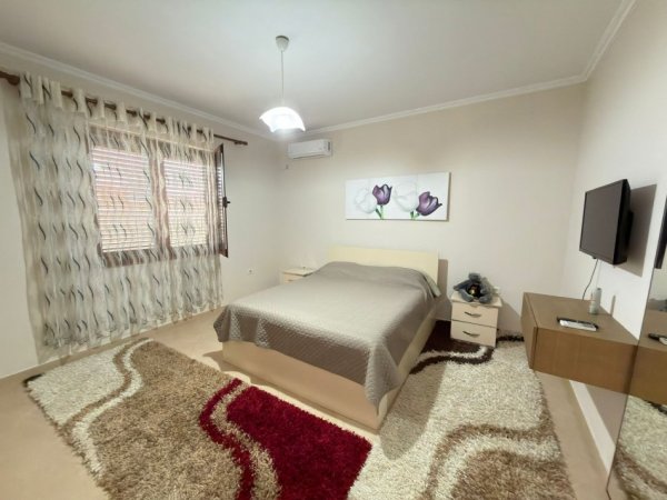 Tirane, jepet me qera Vile 2+1 Kati 1, 110 m² 600 € (Rruga e Elbasanit)