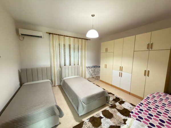 Tirane, jepet me qera Vile 2+1 Kati 1, 110 m² 600 € (Rruga e Elbasanit)