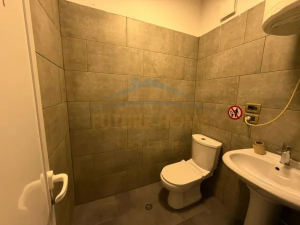 Tirane, shitet ambjent biznesi Kati 1, 72 m² 250.000 € (21 DHJETORI)