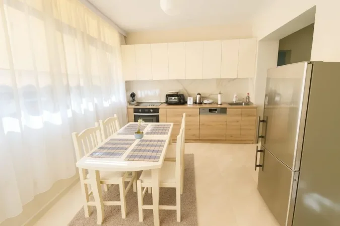 Jepet me Qira Apartament 1+1 i mobiluar në Qendër të Tiranës,   620 €URO